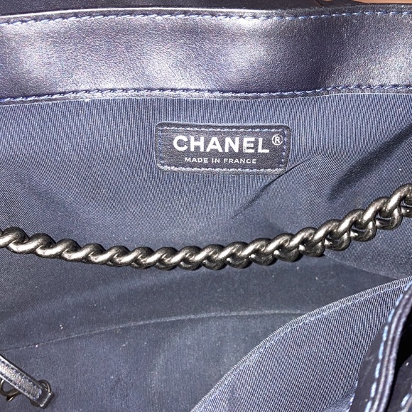 Authentic Chanel Patent Large Reverso Le Boy Messenger Bag - Picture 10 of 16